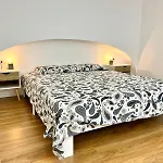 Appartement Andrea's 12 *