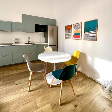 Appartement Andrea's 12 *